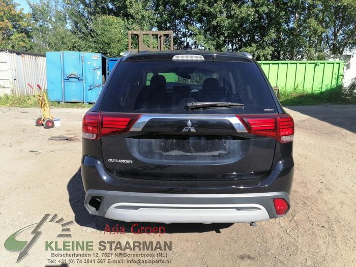 Mitsubishi Outlander 2.0 16V 4x4 Sloopvoertuig (2019, Zwart)