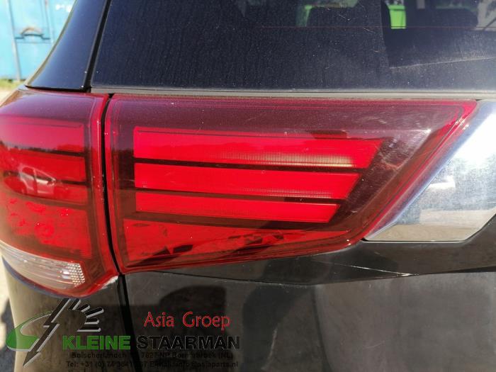 Mitsubishi Outlander 2.0 16V 4x4 Sloopvoertuig (2019, Zwart)