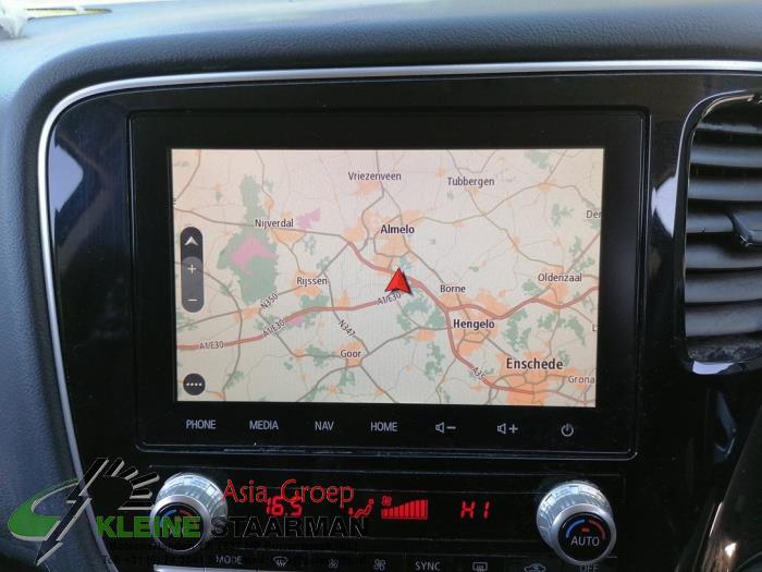 Mitsubishi Outlander 2.0 16V 4x4 Sloopvoertuig (2019, Zwart)