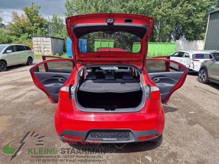 Kia Rio III 1.2 CVVT 16V Sloopvoertuig (2013, Rood)