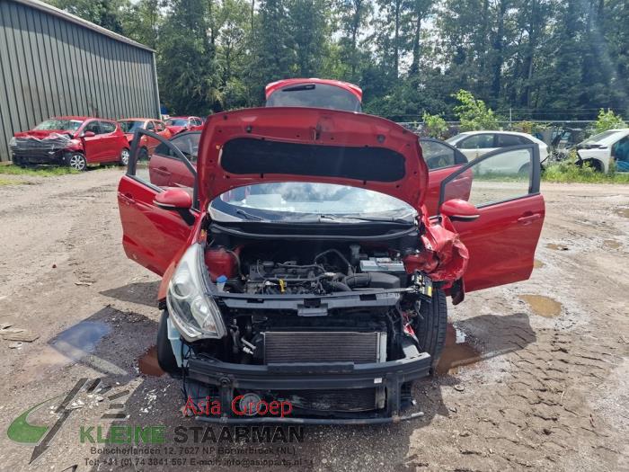 Kia Rio III 1.2 CVVT 16V Sloopvoertuig (2013, Rood)