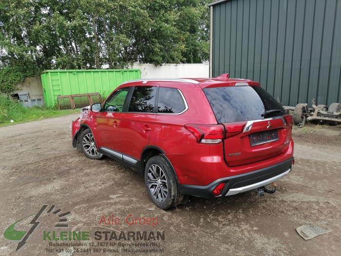 Mitsubishi Outlander 2.2 DI-D 16V Clear Tec 4x4 Sloopvoertuig (2018, Rood)