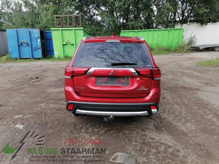 Mitsubishi Outlander 2.2 DI-D 16V Clear Tec 4x4 Sloopvoertuig (2018, Rood)
