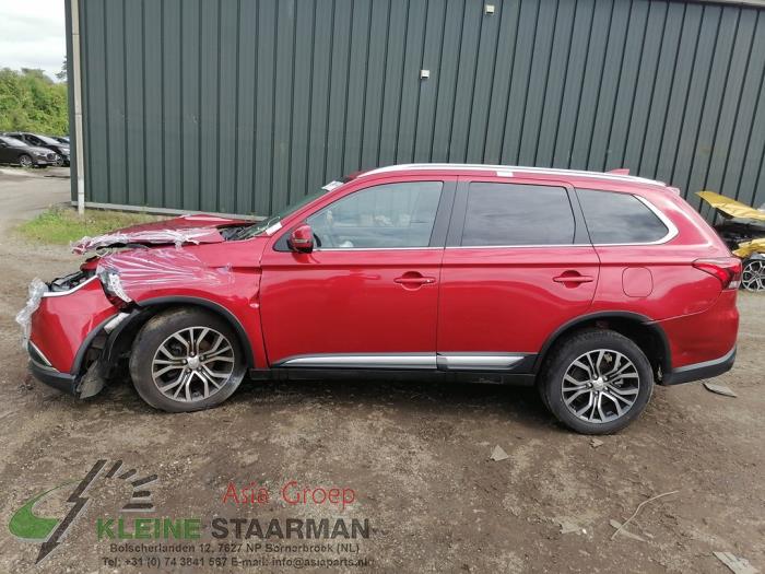 Mitsubishi Outlander 2.2 DI-D 16V Clear Tec 4x4 Sloopvoertuig (2018, Rood)