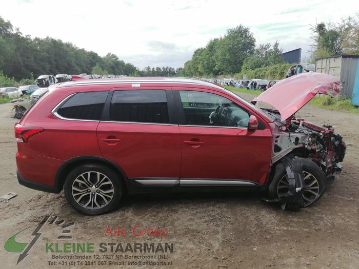 Mitsubishi Outlander 2.2 DI-D 16V Clear Tec 4x4 Sloopvoertuig (2018, Rood)