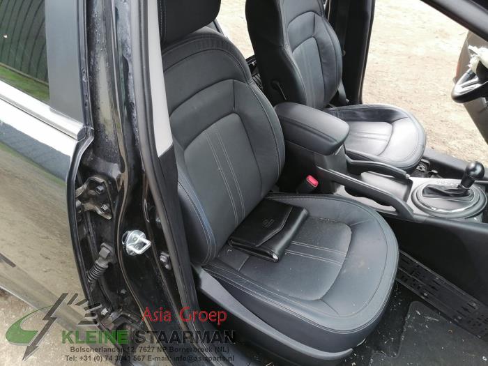 Kia Sportage 2.0 CVVT 16V 4x2 Sloopvoertuig (2013, Zwart)