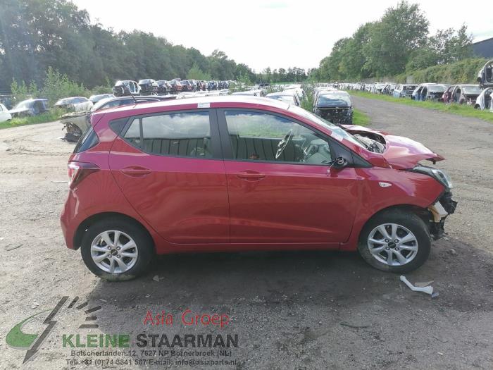 Hyundai i10 1.0 12V Sloopvoertuig (2018, Rood)