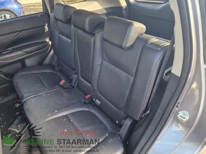 Mitsubishi Outlander 2.0 16V PHEV 4x4 Sloopvoertuig (2015, Donker, Grijs)