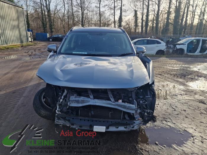 Mitsubishi Outlander 2.0 16V PHEV 4x4 Sloopvoertuig (2015, Donker, Grijs)