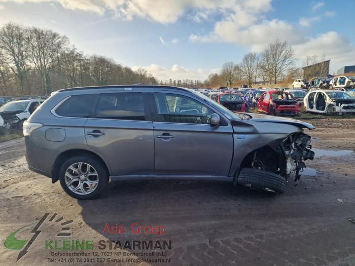 Mitsubishi Outlander 2.0 16V PHEV 4x4 Sloopvoertuig (2015, Donker, Grijs)