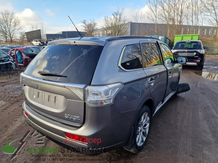 Mitsubishi Outlander 2.0 16V PHEV 4x4 Sloopvoertuig (2015, Donker, Grijs)