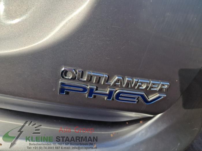 Mitsubishi Outlander 2.0 16V PHEV 4x4 Sloopvoertuig (2015, Donker, Grijs)