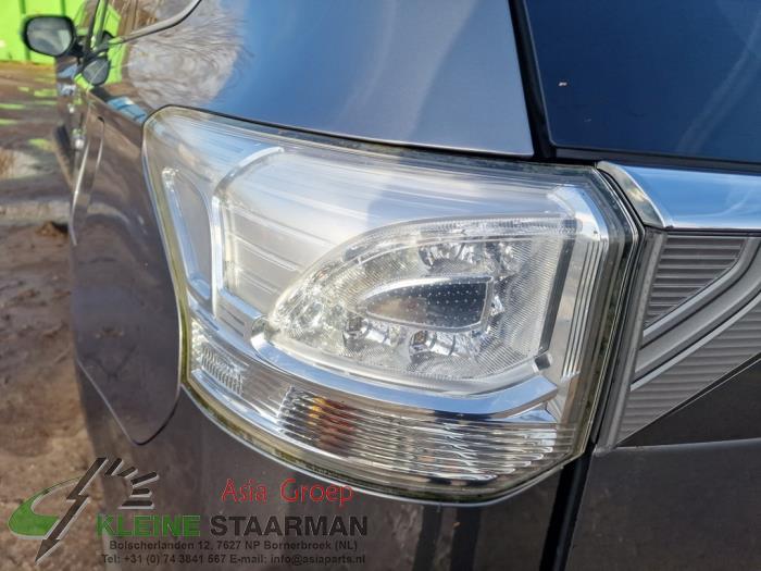 Mitsubishi Outlander 2.0 16V PHEV 4x4 Sloopvoertuig (2015, Donker, Grijs)