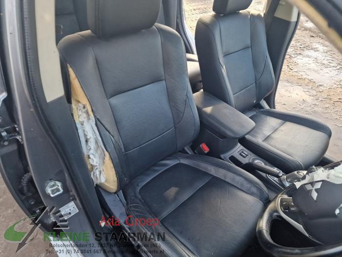 Mitsubishi Outlander 2.0 16V PHEV 4x4 Sloopvoertuig (2015, Donker, Grijs)