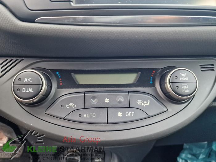 Toyota Yaris III 1.5 16V Hybrid Sloopvoertuig (2015, Wit)