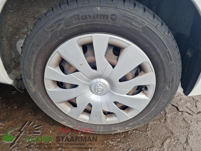 Toyota Yaris III 1.5 16V Hybrid Sloopvoertuig (2015, Wit)