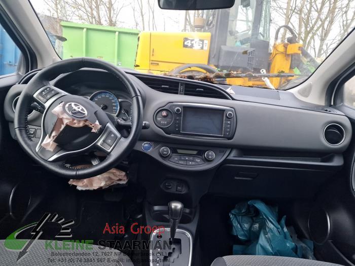 Toyota Yaris III 1.5 16V Hybrid Sloopvoertuig (2015, Wit)