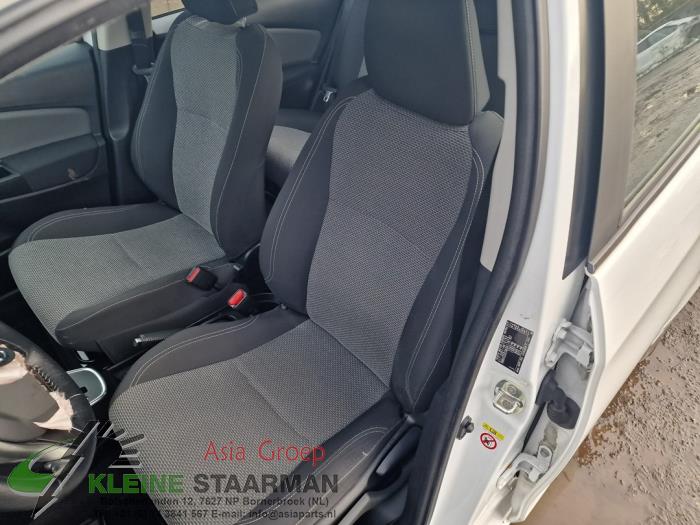 Toyota Yaris III 1.5 16V Hybrid Sloopvoertuig (2015, Wit)