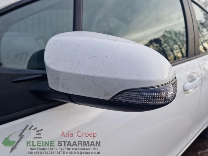 Toyota Yaris III 1.5 16V Hybrid Sloopvoertuig (2015, Wit)