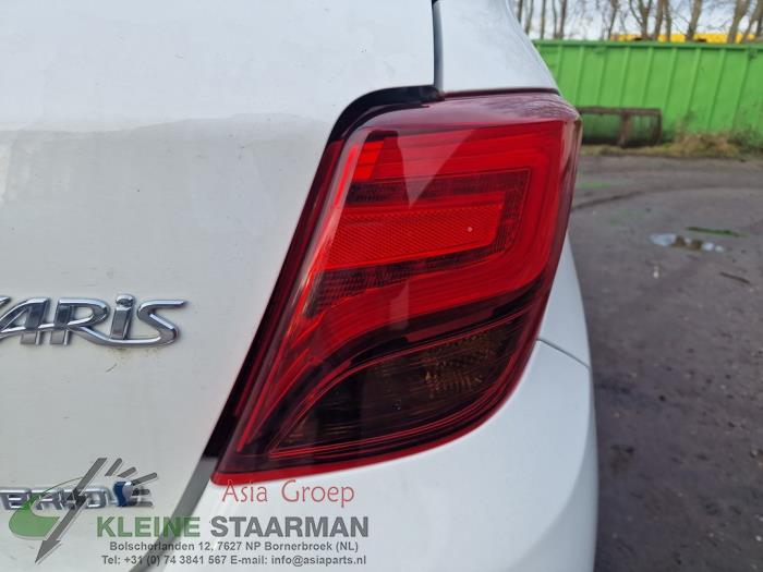 Toyota Yaris III 1.5 16V Hybrid Sloopvoertuig (2015, Wit)