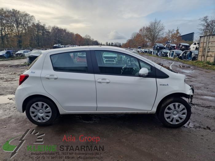 Toyota Yaris III 1.5 16V Hybrid Sloopvoertuig (2015, Wit)