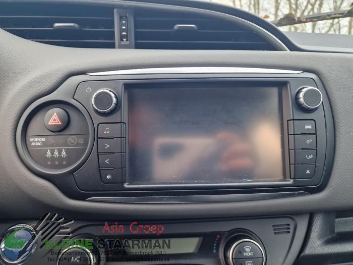 Toyota Yaris III 1.5 16V Hybrid Sloopvoertuig (2015, Wit)