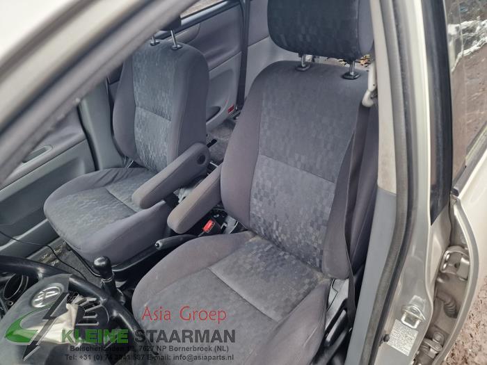 Toyota Avensis Verso 2.0 16V VVT-i D-4 Sloopvoertuig (2003, Grijs)