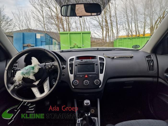 Kia Cee'd Sporty Wagon 1.4 16V Sloopvoertuig (2010, Grijs)