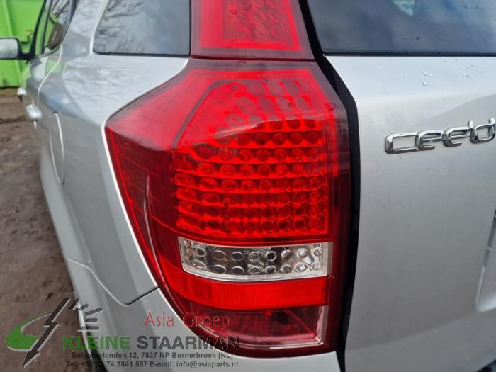 Kia Cee'd Sporty Wagon 1.4 16V Sloopvoertuig (2010, Grijs)
