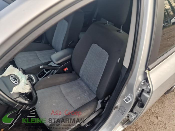 Kia Cee'd Sporty Wagon 1.4 16V Sloopvoertuig (2010, Grijs)