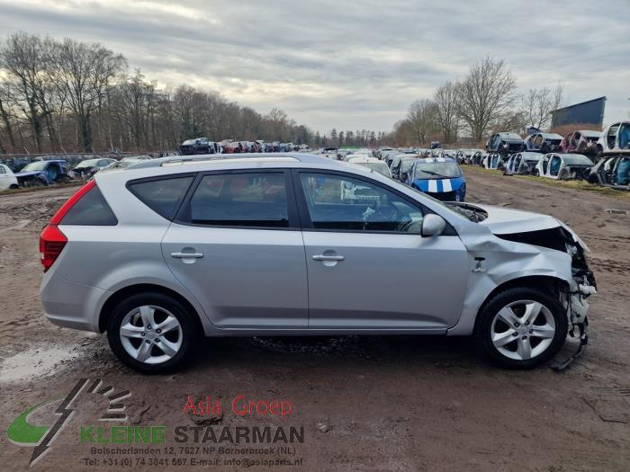 Kia Cee'd Sporty Wagon 1.4 16V Sloopvoertuig (2010, Grijs)