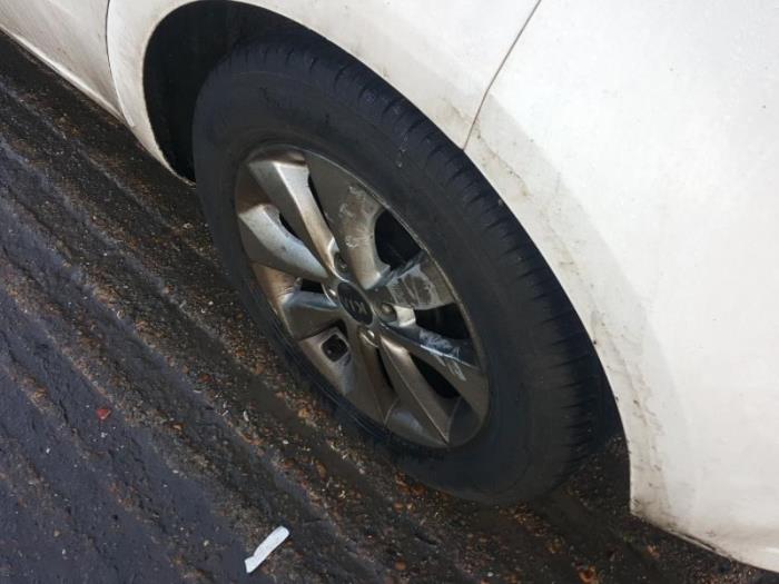 Kia Rio III 1.2 CVVT 16V Sloopvoertuig (2015, Wit)