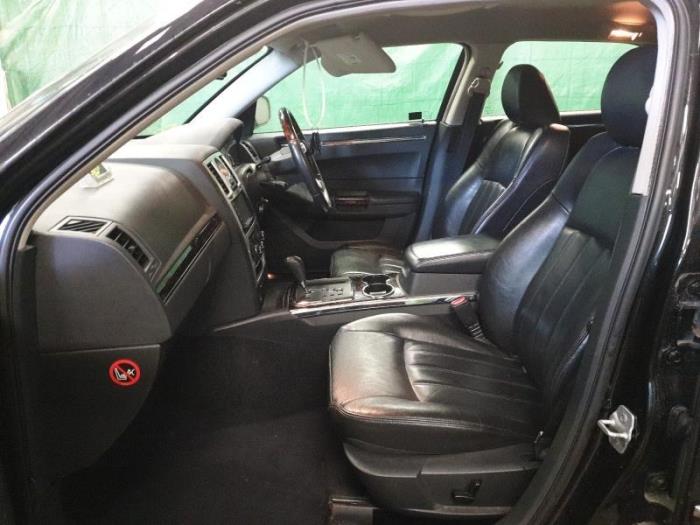 Chrysler 300 C Touring 3.0 CRD 24V Sloopvoertuig (2009, Zwart)