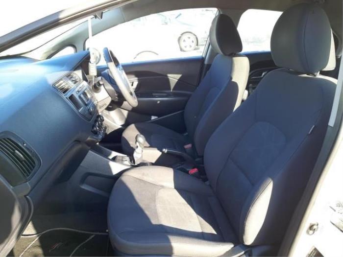 Kia Rio III 1.1 CRDi VGT 12V Sloopvoertuig (2012, Wit)