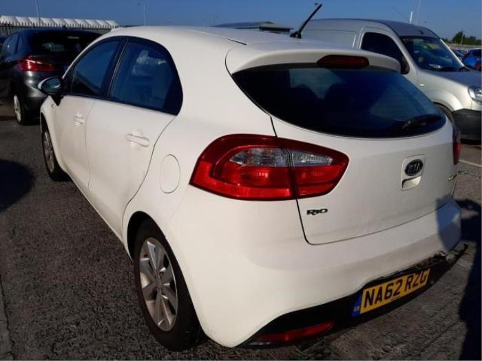 Kia Rio III 1.1 CRDi VGT 12V Sloopvoertuig (2012, Wit)