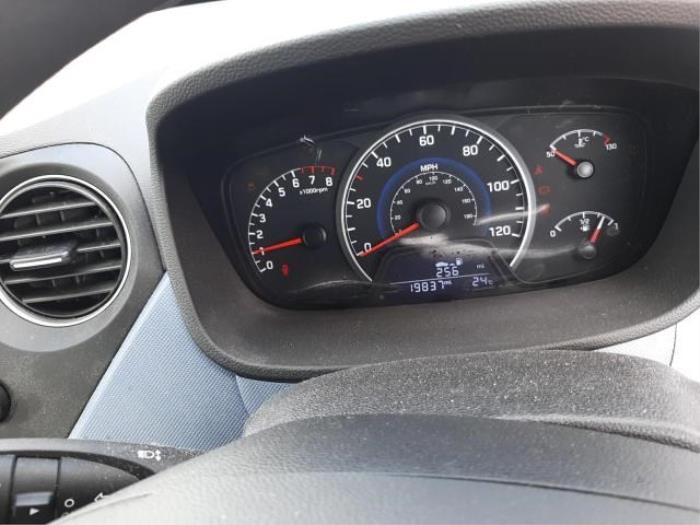 Hyundai i10 1.0 12V Sloopvoertuig (2014, Zwart)