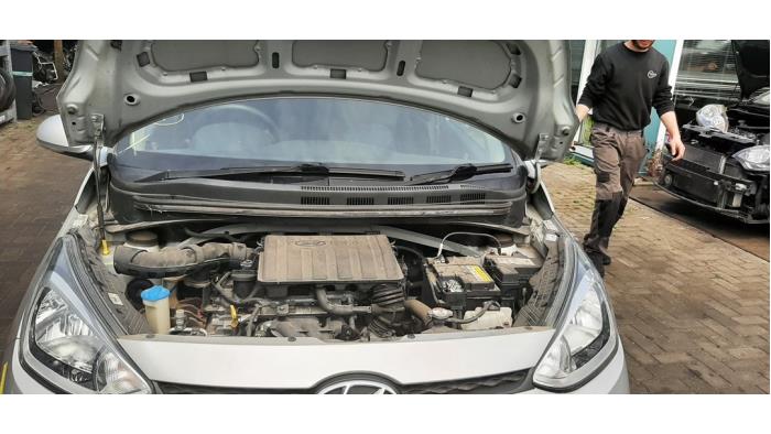 Hyundai i10 1.0 12V Sloopvoertuig (2014, Wit, Grijs)