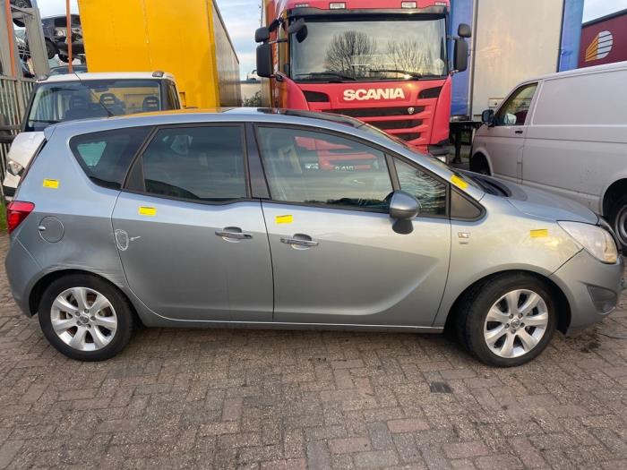 Opel Meriva 1.4 Turbo 16V Ecotec Sloopvoertuig (2010, Licht, Grijs)