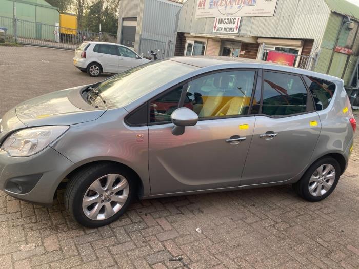 Opel Meriva 1.4 Turbo 16V Ecotec Sloopvoertuig (2010, Licht, Grijs)