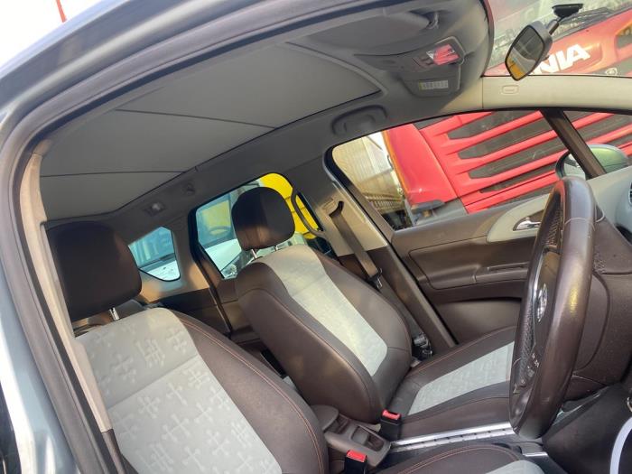 Opel Meriva 1.4 Turbo 16V Ecotec Sloopvoertuig (2010, Licht, Grijs)