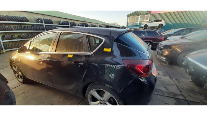 Opel Astra J 1.4 Turbo 16V Sloopvoertuig (2010, Zwart)
