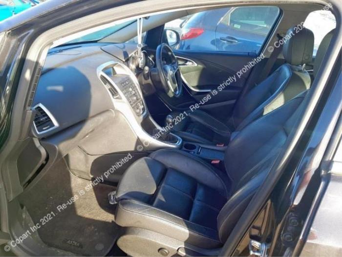 Opel Astra J 1.4 Turbo 16V Sloopvoertuig (2010, Zwart)