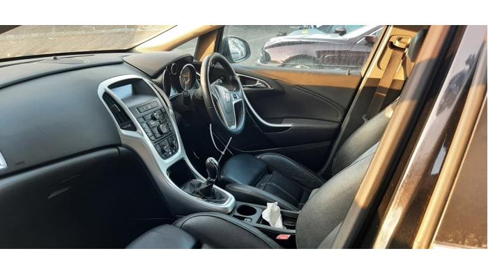 Opel Astra J 1.4 Turbo 16V Sloopvoertuig (2010, Zwart)