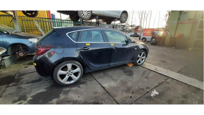 Opel Astra J 1.4 Turbo 16V Sloopvoertuig (2010, Zwart)