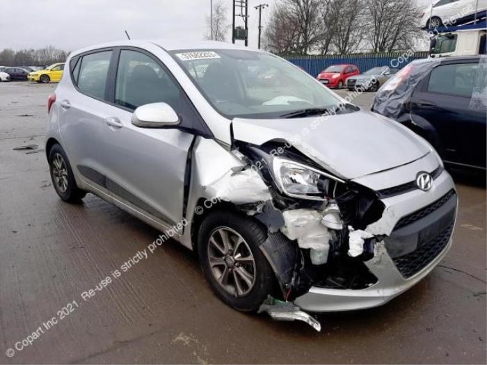 Hyundai i10 1.0 12V Sloopvoertuig (2014, Kristal, Zilvergrijs)