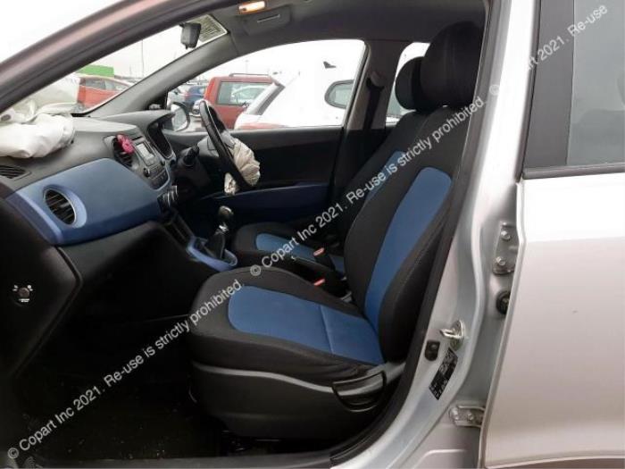 Hyundai i10 1.0 12V Sloopvoertuig (2014, Kristal, Zilvergrijs)