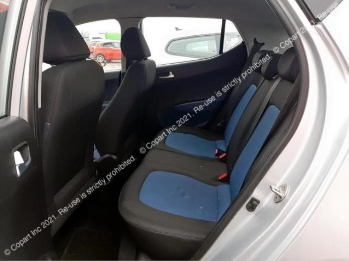 Hyundai i10 1.0 12V Sloopvoertuig (2014, Kristal, Zilvergrijs)