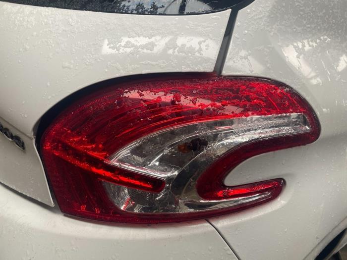 Peugeot 208 I 1.2 Vti 12V PureTech 82 Sloopvoertuig (2012, Wit)