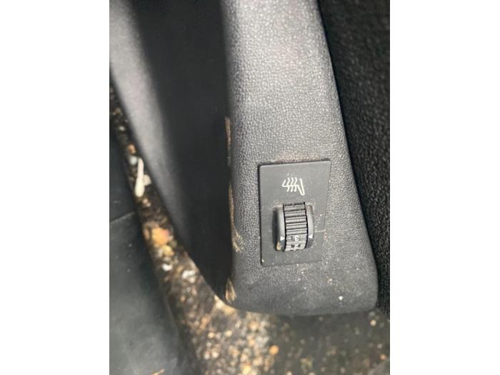 Peugeot 208 I 1.2 Vti 12V PureTech 82 Sloopvoertuig (2012, Wit)