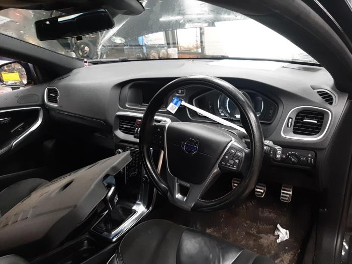 Volvo V40 1.6 D2 Sloopvoertuig (2014, Zwart, Saffierblauw, Saffierzwart)